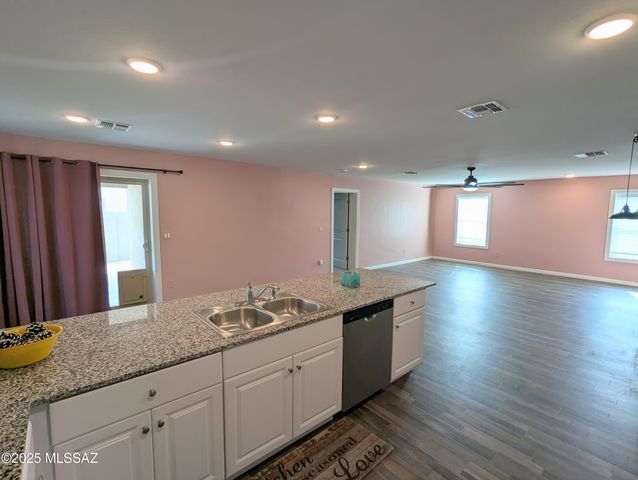 7977 Namaka Drive, Casa Grande, AZ 85193