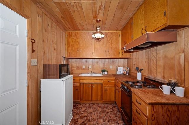 1014 Cherokee, Fawnskin, CA 92333