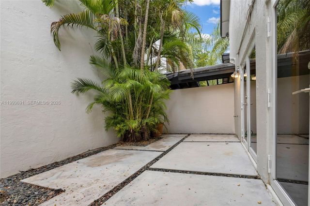 3056 Shipping Avenue 2, Miami, FL 33133