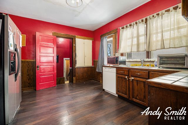 241 N State Street, Zeeland, MI 49464