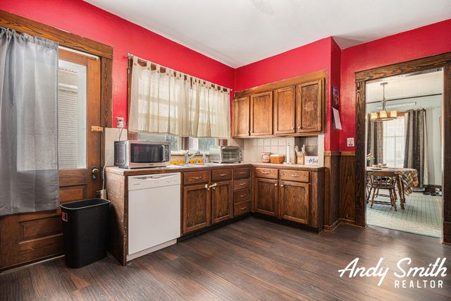 241 N State Street, Zeeland, MI 49464