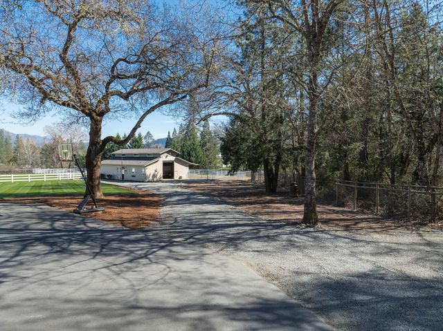 113 Kendallbrook Way, Grants Pass, OR 97527