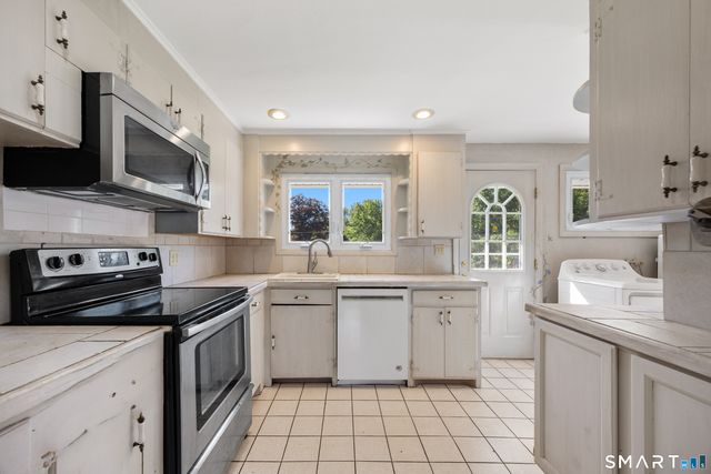 401 Juniper Lane, Cheshire, CT 06410