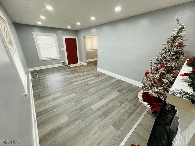 937 W Indianola Avenue, Youngstown, OH 44511