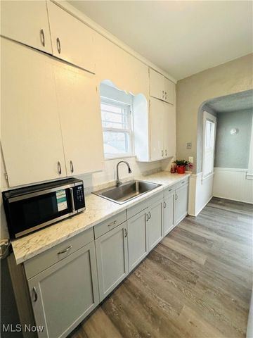 937 W Indianola Avenue, Youngstown, OH 44511