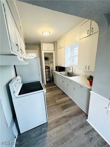 937 W Indianola Avenue, Youngstown, OH 44511