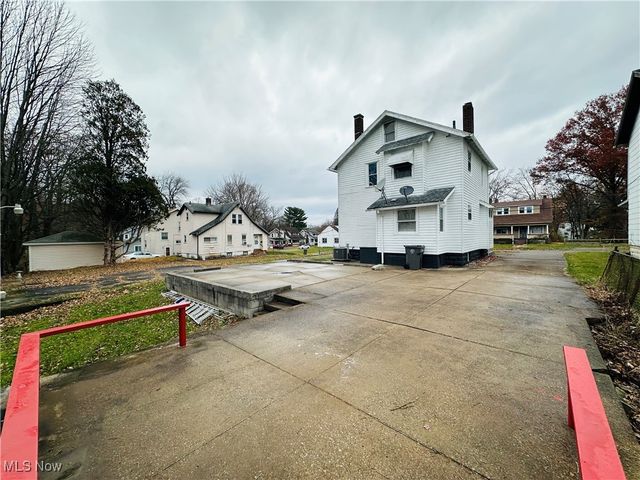 937 W Indianola Avenue, Youngstown, OH 44511