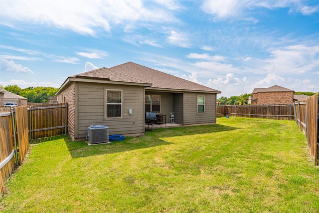 1432 Park Trails Boulevard, Princeton, TX 75407