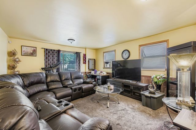 9045 S Sacramento Avenue, Evergreen Park, IL 60805