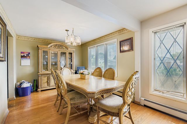 9045 S Sacramento Avenue, Evergreen Park, IL 60805