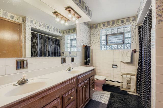 9045 S Sacramento Avenue, Evergreen Park, IL 60805