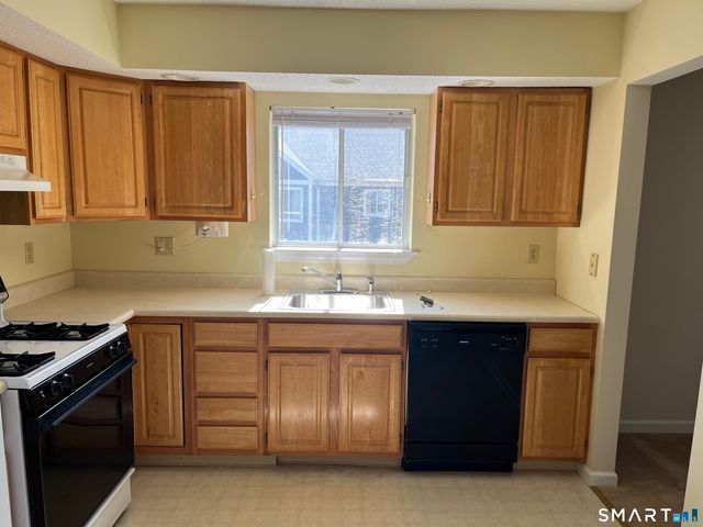 202 Windgate Circle E, Monroe, CT 06468