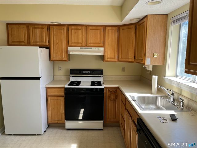 202 Windgate Circle E, Monroe, CT 06468