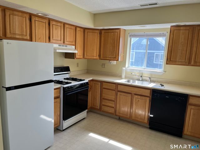 202 Windgate Circle E, Monroe, CT 06468