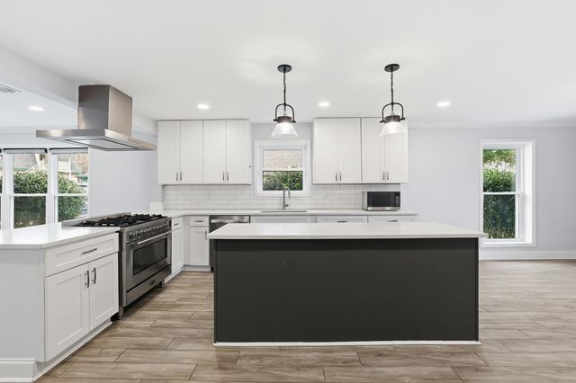 311 Estate Dr, Houma, LA 70364