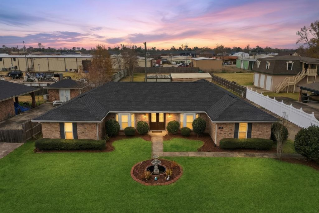 311 Estate Dr, Houma, LA 70364