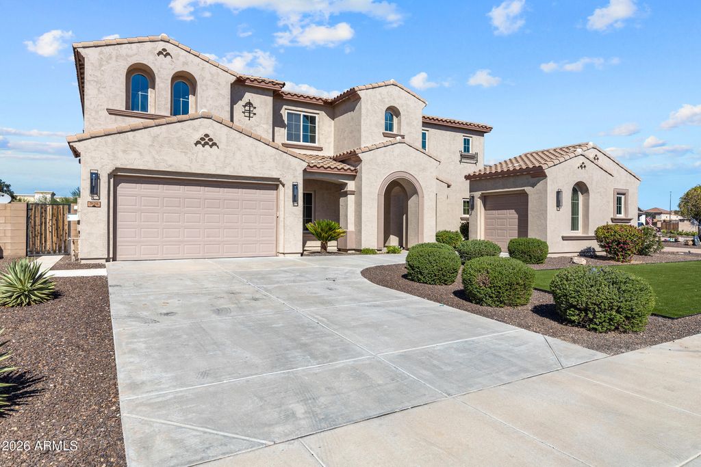 3126 E WILDHORSE Court, Gilbert, AZ 85297 — photo 2