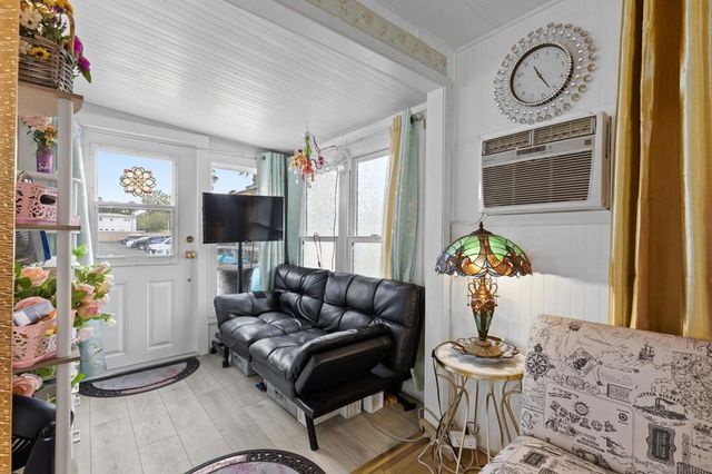 900 N Cleveland St 101, Oceanside, CA 92054