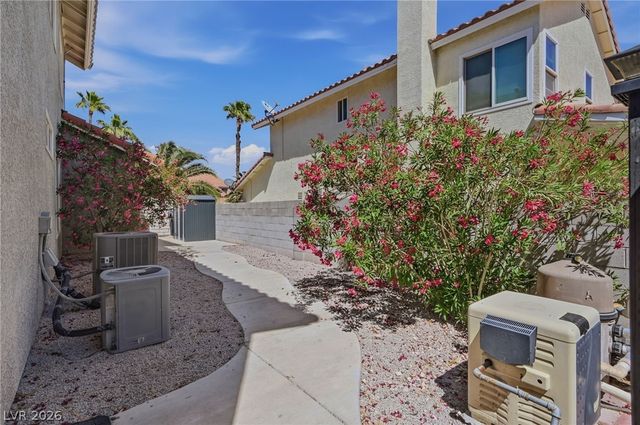 1445 Heather Oaks Way, North Las Vegas, NV 89031