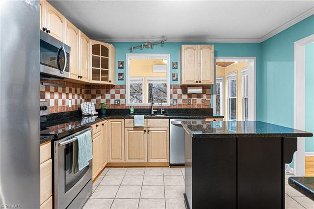 4608 Sun Valley Lane, Kernersville, NC 27284