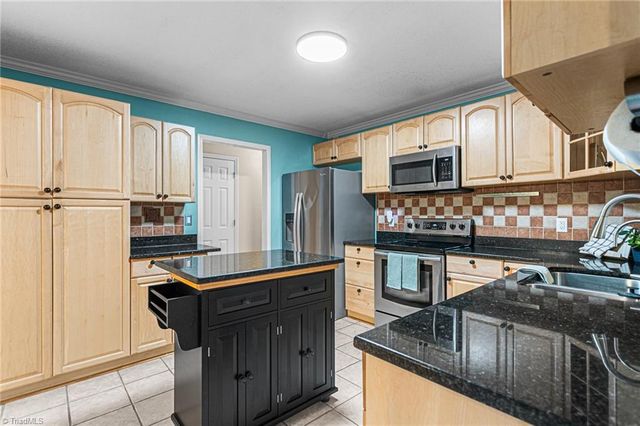 4608 Sun Valley Lane, Kernersville, NC 27284