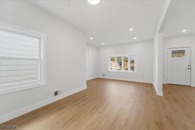 95 Rutherford Pl, North Arlington Boro, NJ 07031
