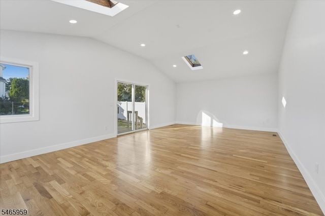 95 Rutherford Pl, North Arlington Boro, NJ 07031
