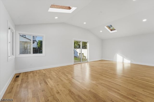 95 Rutherford Pl, North Arlington Boro, NJ 07031