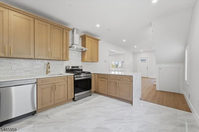 95 Rutherford Pl, North Arlington Boro, NJ 07031