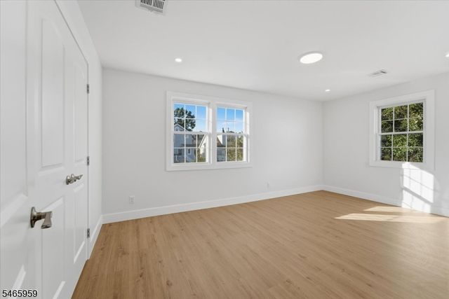 95 Rutherford Pl, North Arlington Boro, NJ 07031