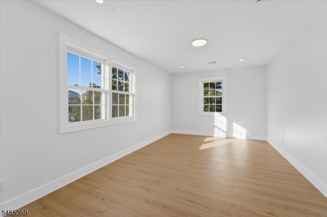 95 Rutherford Pl, North Arlington Boro, NJ 07031