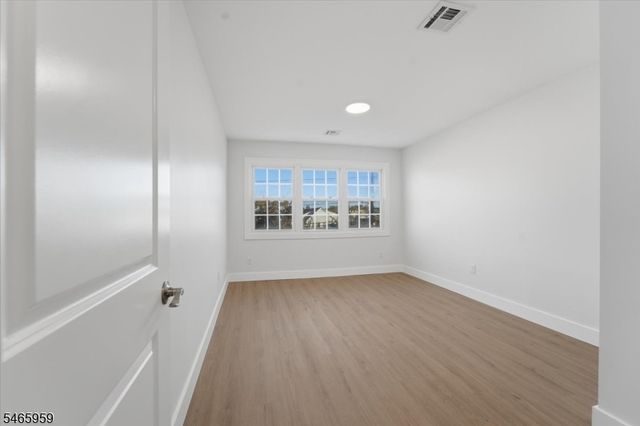 95 Rutherford Pl, North Arlington Boro, NJ 07031