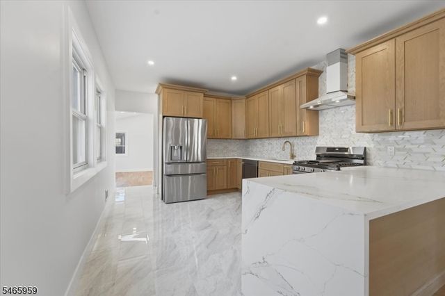 95 Rutherford Pl, North Arlington Boro, NJ 07031