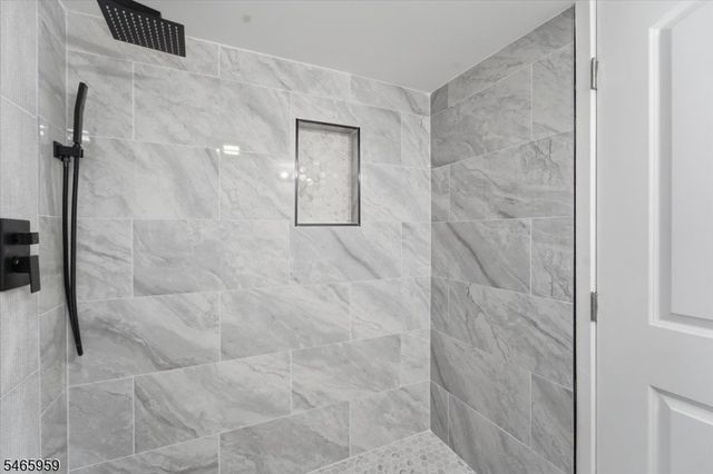 95 Rutherford Pl, North Arlington Boro, NJ 07031