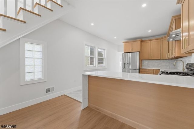 95 Rutherford Pl, North Arlington Boro, NJ 07031
