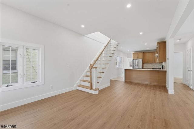 95 Rutherford Pl, North Arlington Boro, NJ 07031