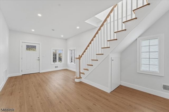95 Rutherford Pl, North Arlington Boro, NJ 07031