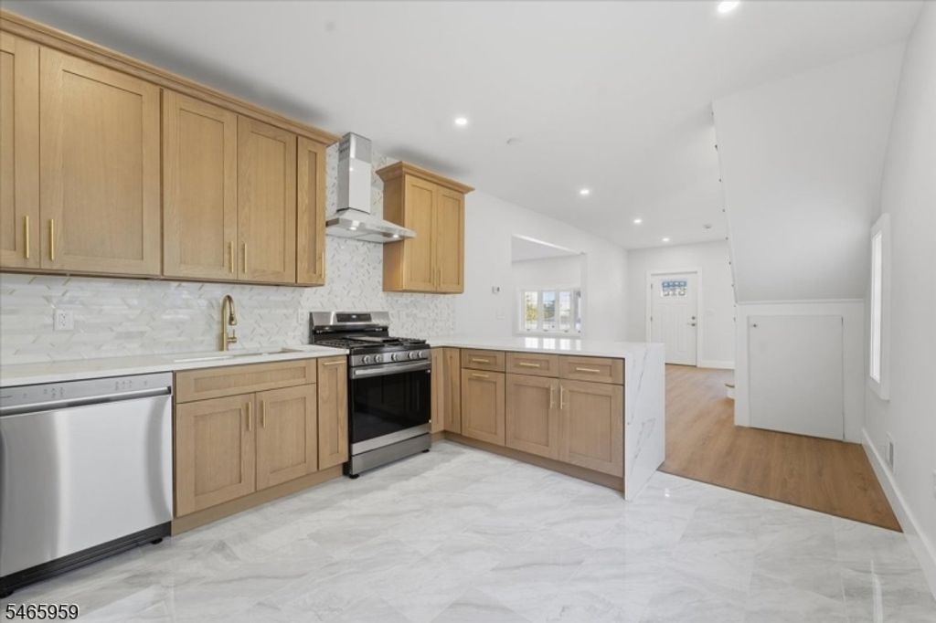 95 Rutherford Pl, North Arlington Boro, NJ 07031 — photo 3