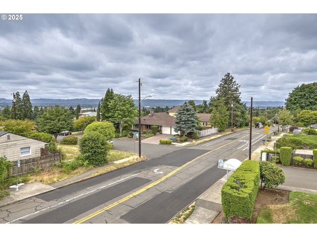 2772 E MCLOUGHLIN Blvd, Vancouver, WA 98661