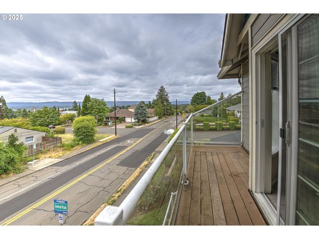 2772 E MCLOUGHLIN Blvd, Vancouver, WA 98661