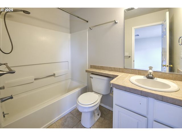 2772 E MCLOUGHLIN Blvd, Vancouver, WA 98661