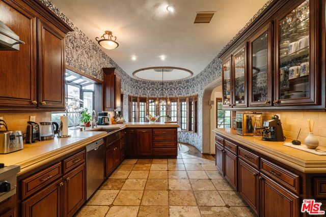 10064 Toluca Lake Avenue, Toluca Lake (los Angeles), CA 91602