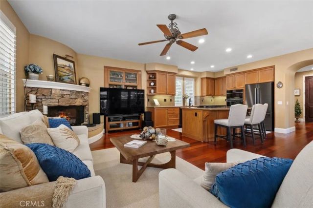 9 Petaluma, Irvine, CA 92602