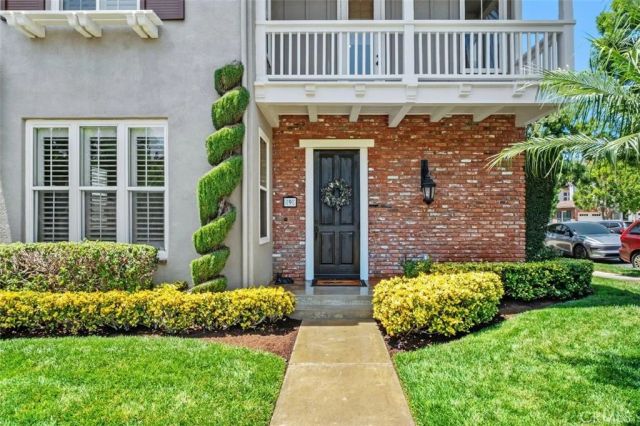 9 Petaluma, Irvine, CA 92602