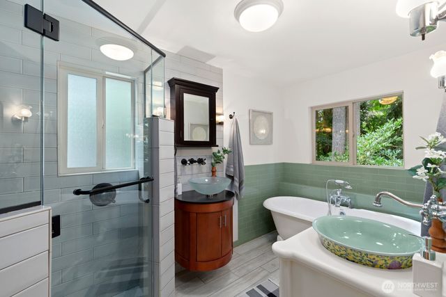 12450 NE 141st Street, Kirkland, WA 98034