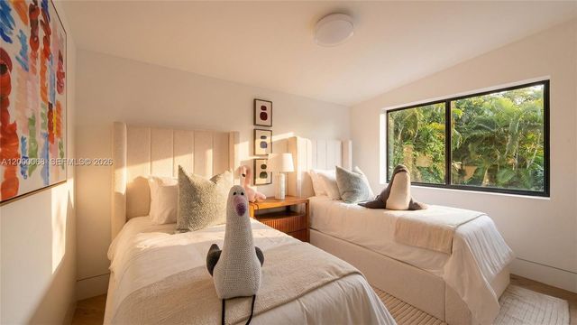 12600 Ixora Rd, North Miami, FL 33181