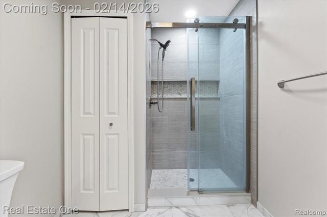 9883 Hawthorne Glen Drive, Grosse Ile, MI 48138