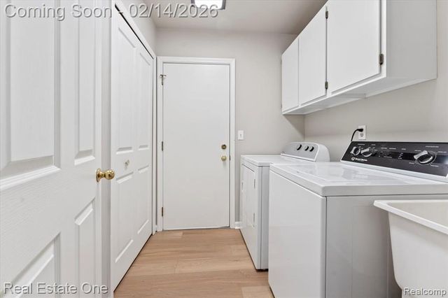 9883 Hawthorne Glen Drive, Grosse Ile, MI 48138