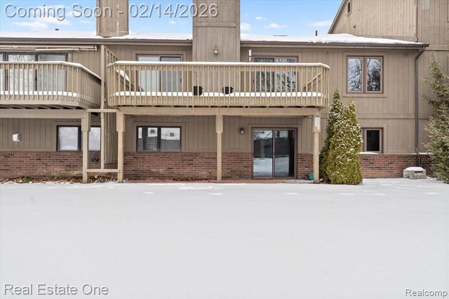 9883 Hawthorne Glen Drive, Grosse Ile, MI 48138