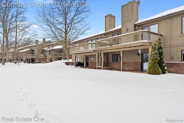 9883 Hawthorne Glen Drive, Grosse Ile, MI 48138